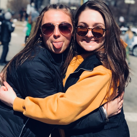 Meet your Posher, Issie - Picture 2 of 3